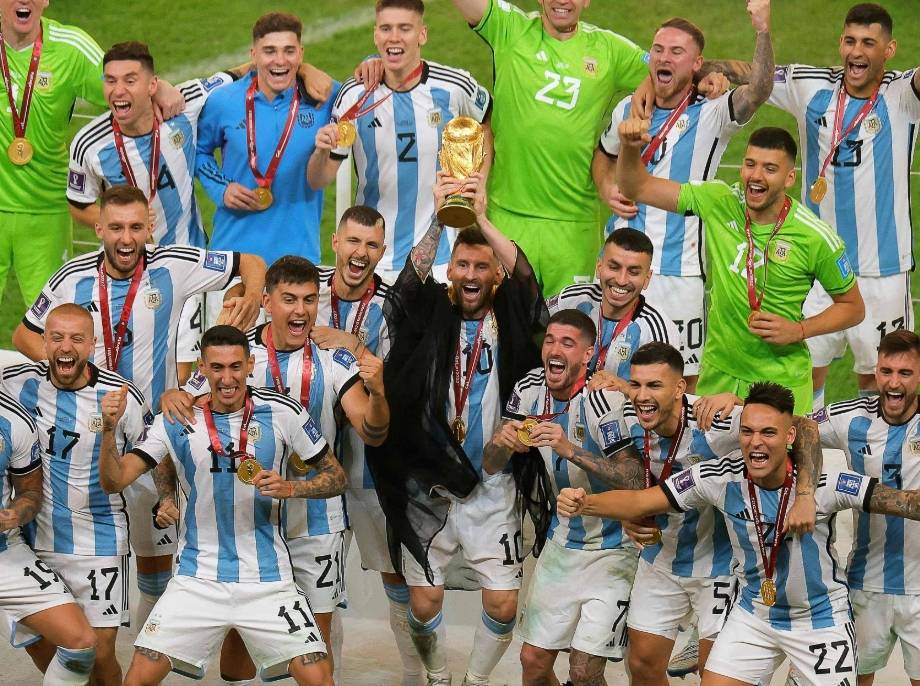 阿根廷队击败意大利队，赢得了关键比赛