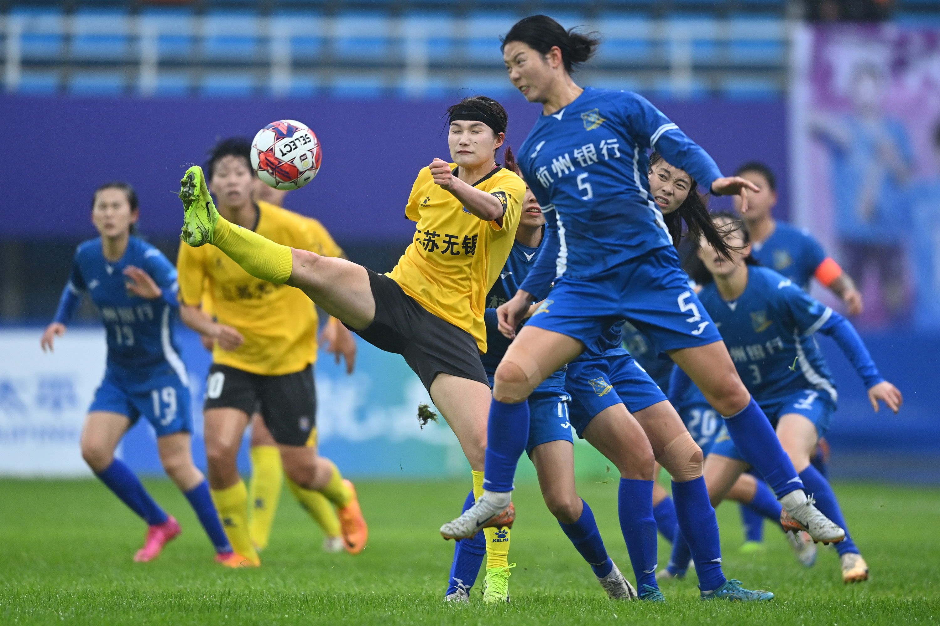 国际女足锦标赛抽签现场热闹