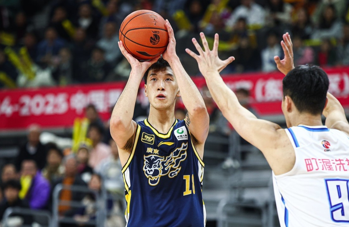 广东队横扫青岛队，浓眉哥带队取胜