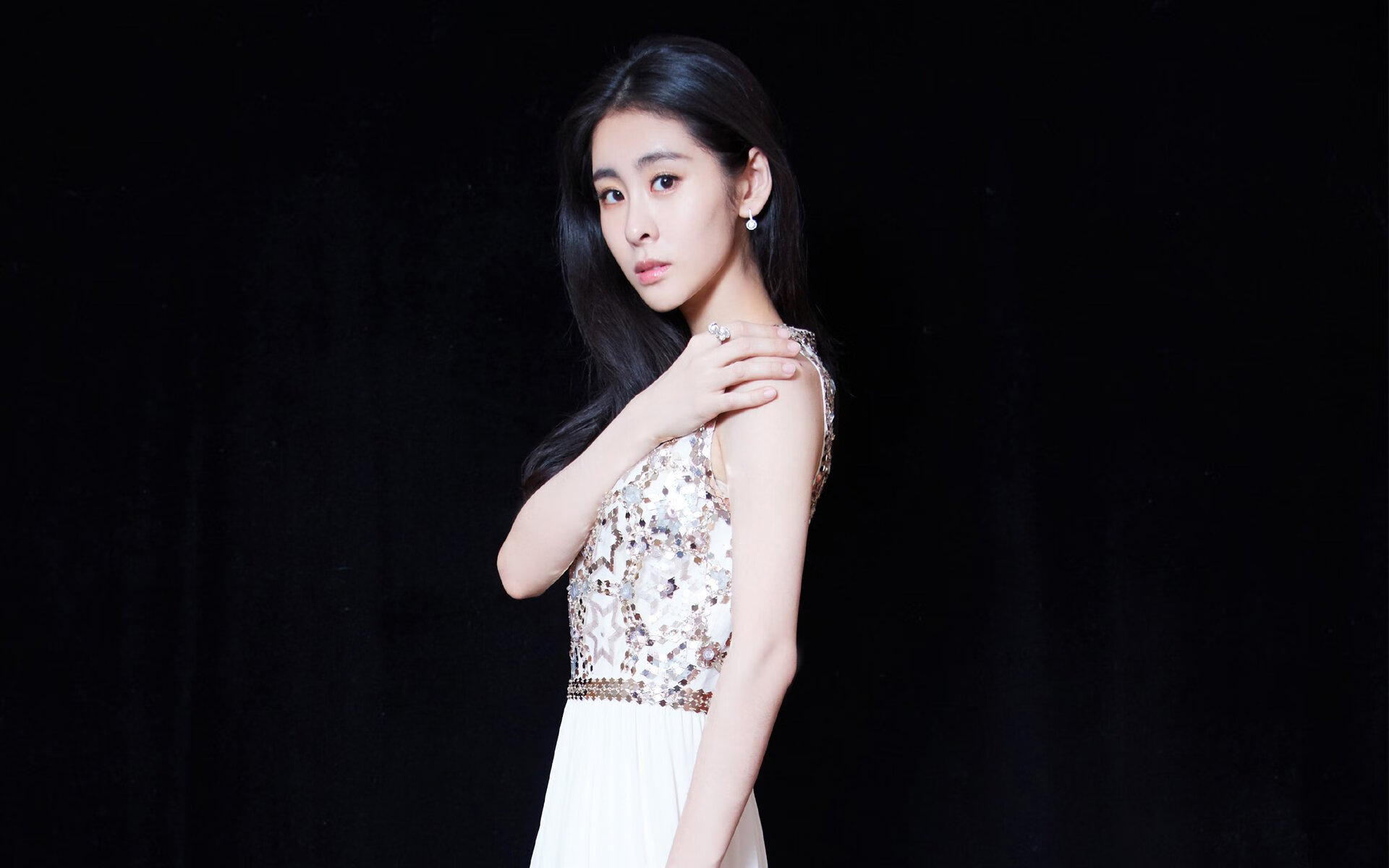 两线生死战，当黄蜂的刺抵住吉林咽喉，与布克在F1王朝边缘的独舞